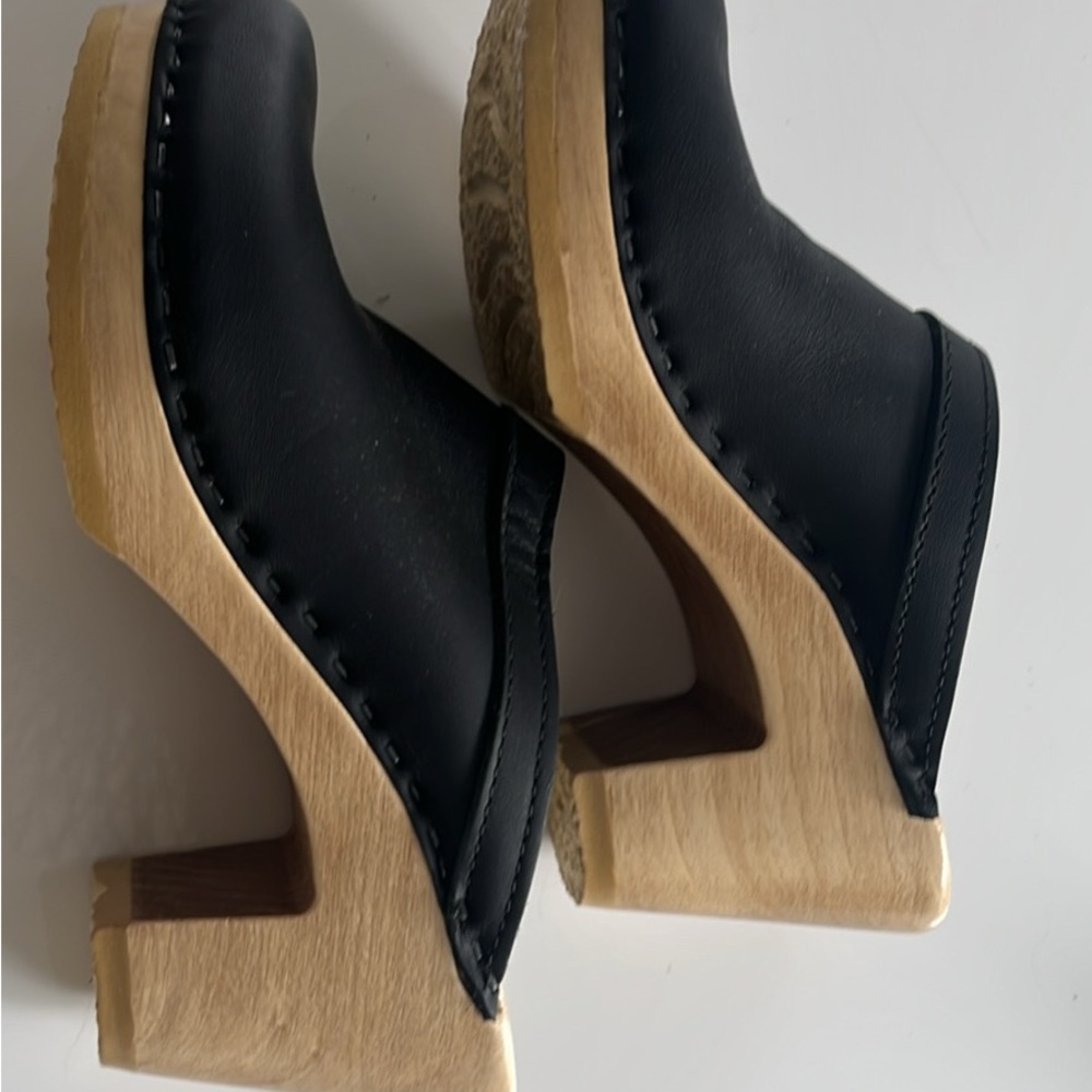 No 6 Black Leather Women's Clogs